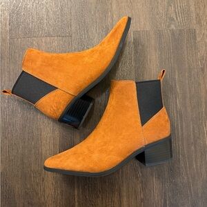 A. New. Day Women’s Boots Sz 7.5